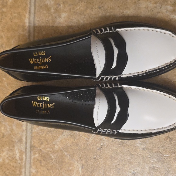 G.H. Bass & Co. Black and White Women's Penny Loafers - Picture 5 of 6